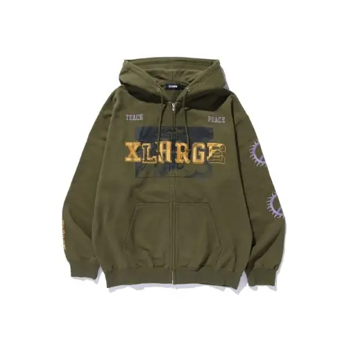 YURIが着用しているXLARGEのパーカー
