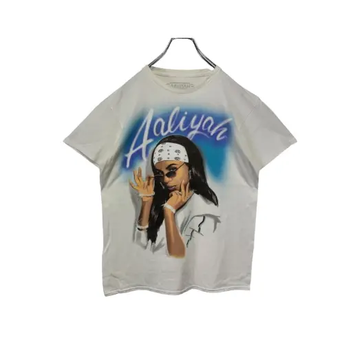 MAHINAが着用しているVINTAGEのTシャツ