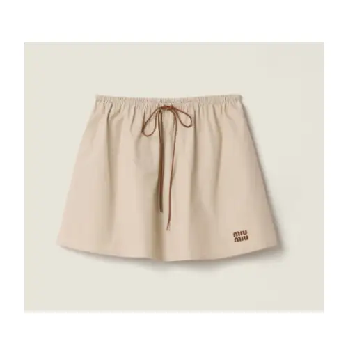 ウォニョンが着用しているMIU MIUのスカート（ショート）