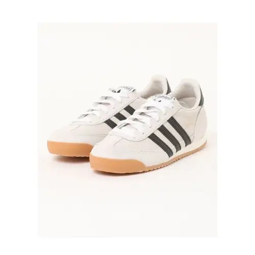 梅澤美波が着用しているadidasのスニーカー