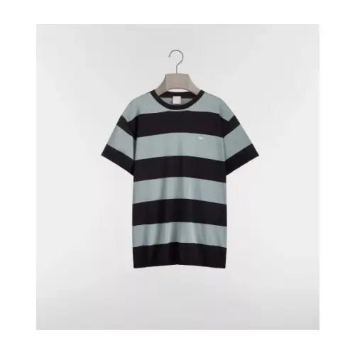 ヒョンジンが着用しているDIORのTシャツ