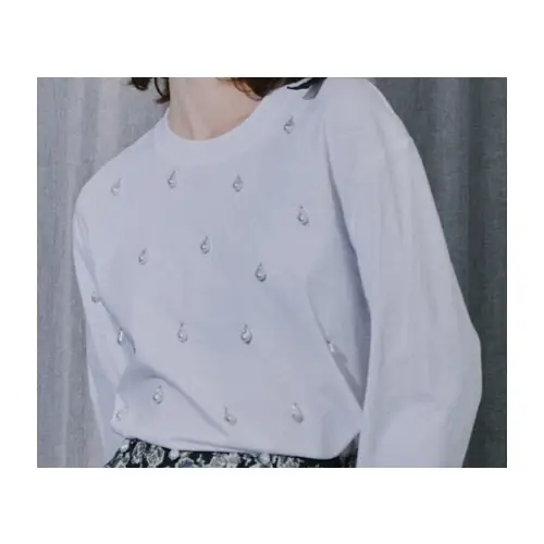 かすが着用しているVIOLETTAのロンT
