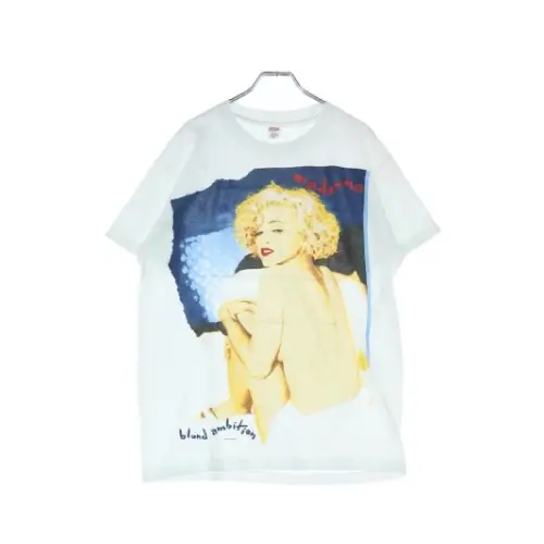 優里が着用しているVINTAGEのTシャツ