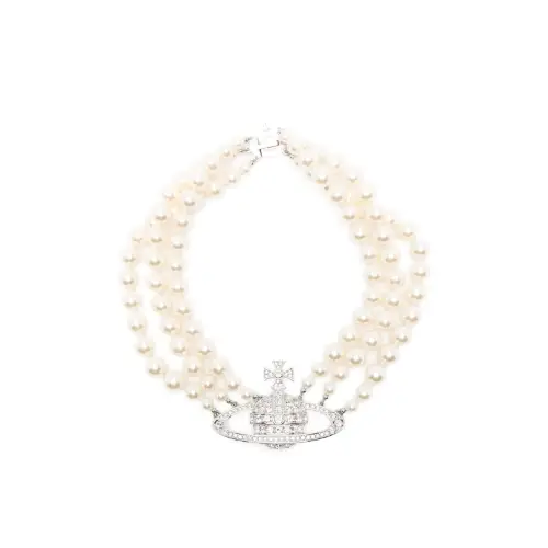 レイが着用しているVivienne Westwoodのネックレス
