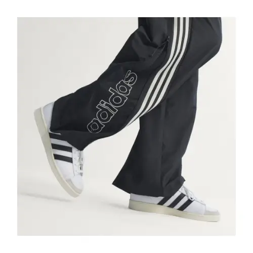 篠塚大輝が着用しているadidasのパンツ（ロング）