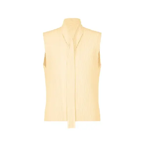しばゆーが着用しているHOMME PLISSÉ ISSEY MIYAKEのノースリーブ・タンクトップ