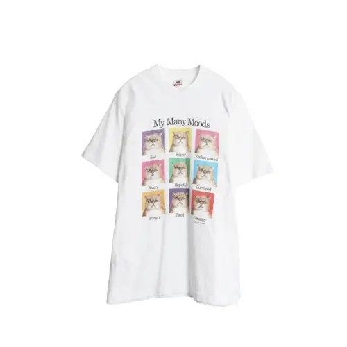 モモが着用しているVINTAGEのTシャツ