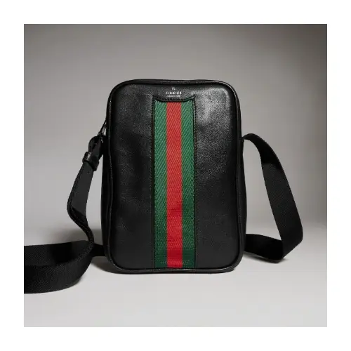佐野勇斗が着用しているGUCCIのショルダーバッグ