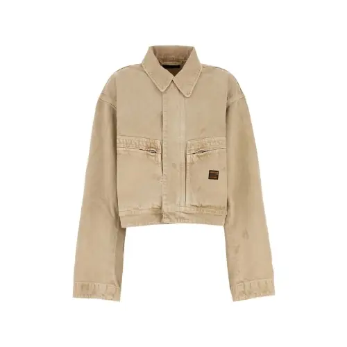 MANATOが着用しているBalenciagaのデニムジャケット