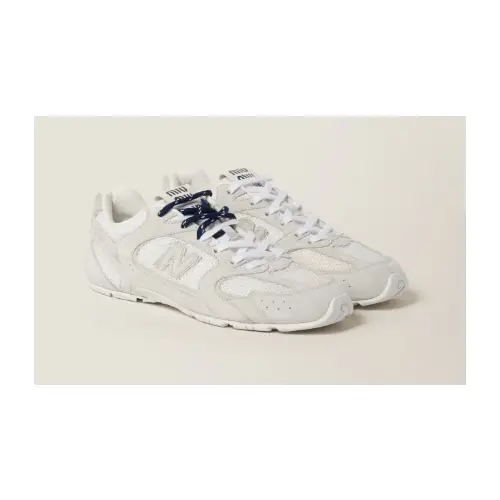 ツウィが着用しているNew Balanceのスニーカー