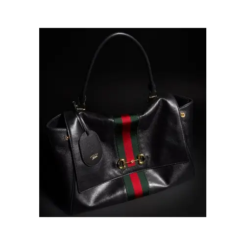 リノが着用しているGUCCIのハンドバッグ