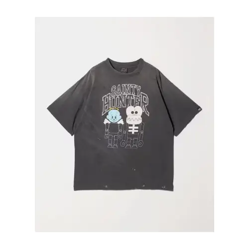 NICOが着用しているSAINT MxxxxxxのTシャツ