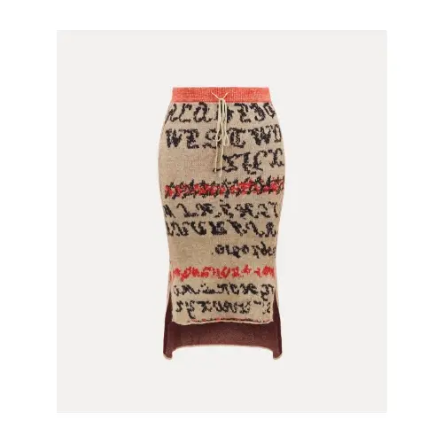 JISOOが着用しているVivienne Westwoodのスカート（ロング）