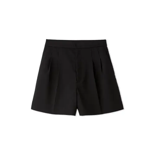 出口夏希が着用しているCELFORDのパンツ（ショート）