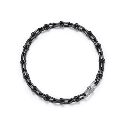山田涼介が着用しているTiffany & Co.のネックレス