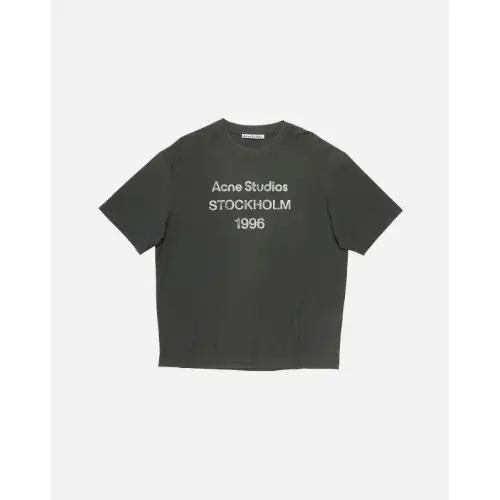 宮脇咲良が着用しているAcne StudiosのTシャツ