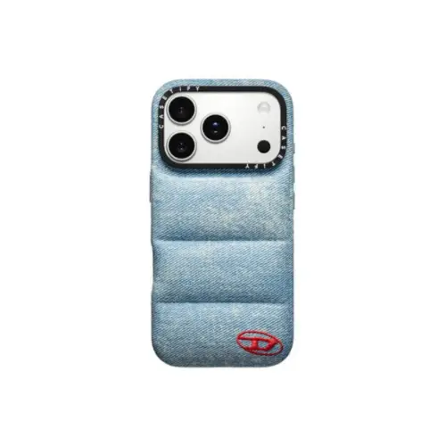 リサが着用しているDIESELのスマホケース