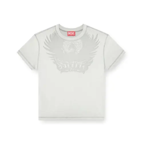 CHIKAが着用しているDIESELのTシャツ