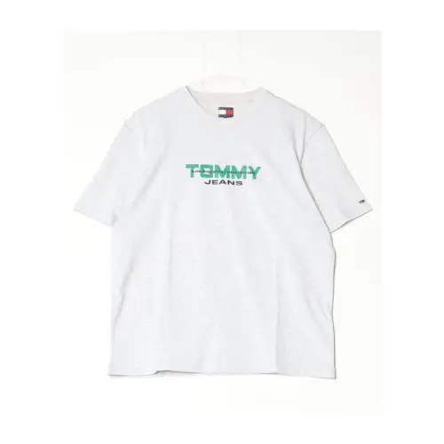 重盛さと美が着用しているTommy JeansのTシャツ