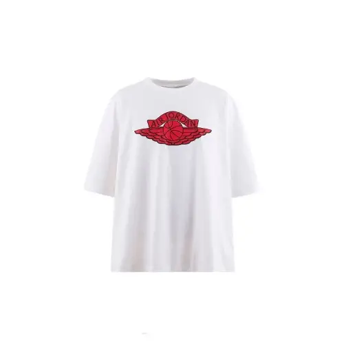 みちょぱが着用しているSAINT MxxxxxxのTシャツ