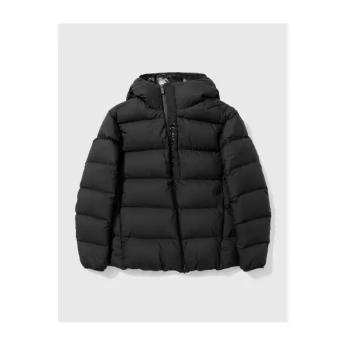 塩﨑太智が着用しているMonclerのダウンジャケット