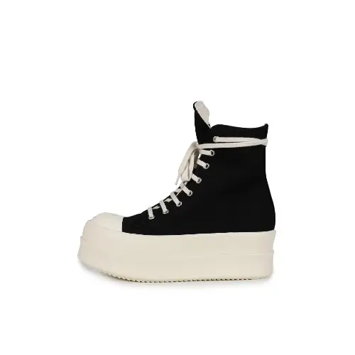 バンチャンが着用しているRick Owens Drkshdwのスニーカー