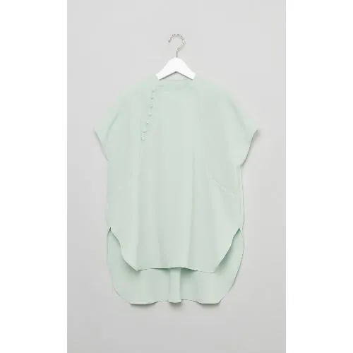 堤礼実が着用しているmaison furutaのシャツ・ブラウス
