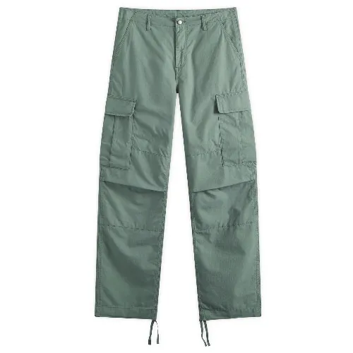 あむぎりが着用しているCarhartt WIPのパンツ（ロング）