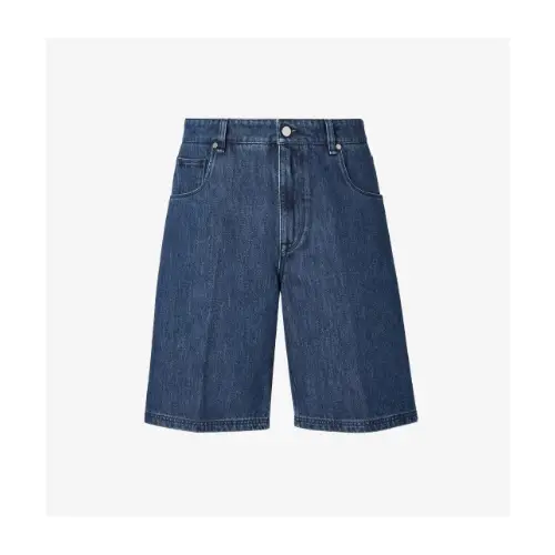 バンチャンが着用しているFENDIのパンツ（ショート）