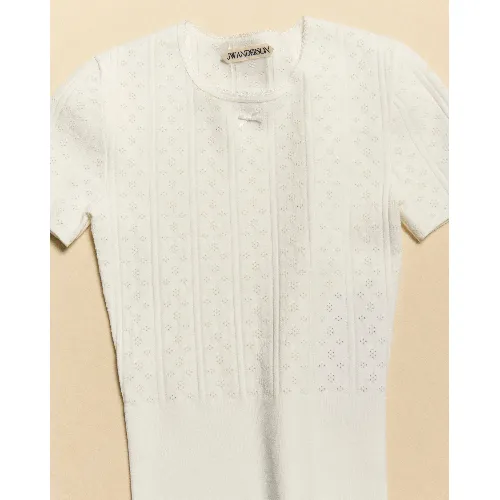 レイが着用しているJW ANDERSONのTシャツ