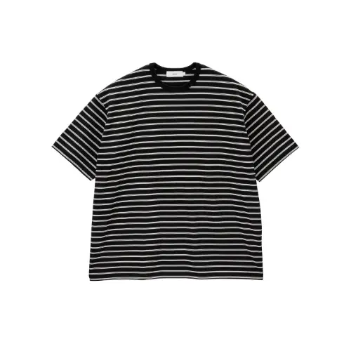 りょうが着用しているGraphpaperのTシャツ