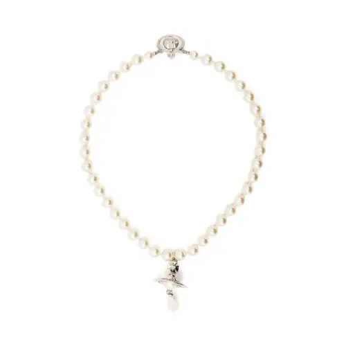 ジョンヨンが着用しているVivienne Westwoodのネックレス