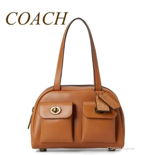 RIOが着用しているCOACHのハンドバッグ