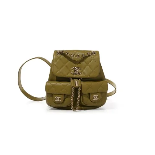 RIOが着用しているCHANELのバックパック・リュックサック