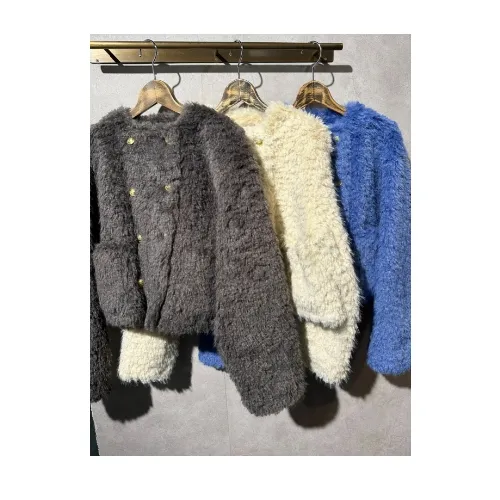 MAKOが着用しているMila Owenのロングコート