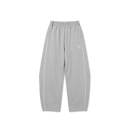 かすが着用しているBoka niiのパンツ（ロング）