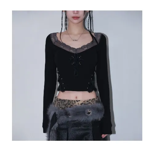 MAYAが着用しているCHERRYQUIRIのシャツ・ブラウス