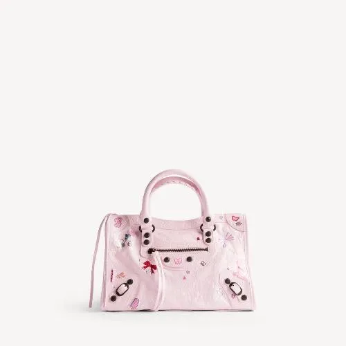 MAYAが着用しているBalenciagaのハンドバッグ