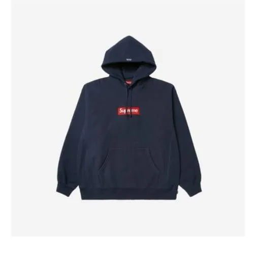 RIKUが着用しているSupremeのパーカー