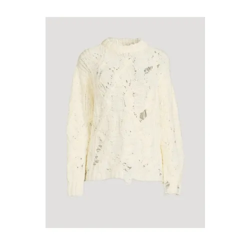 AYAKAが着用しているAcne Studiosのニット