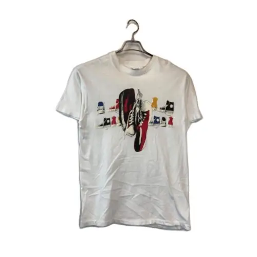 としみつが着用しているHanesのTシャツ