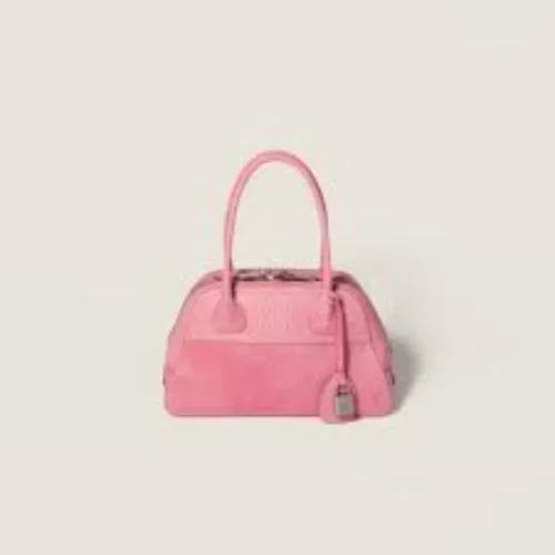 ウォニョンが着用しているMIU MIUのハンドバッグ
