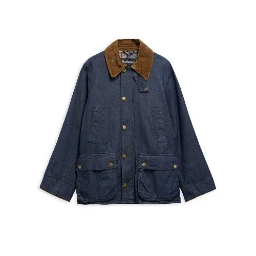 NINAが着用しているBarbourのデニムジャケット