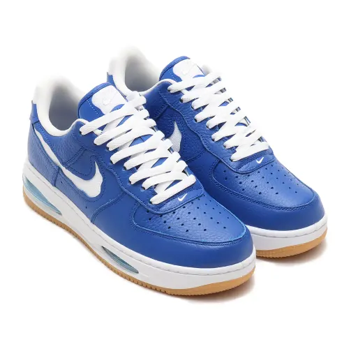 長屋晴子が着用しているNIKEのスニーカー
