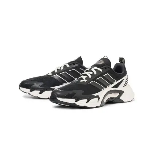 寺西拓人が着用しているadidasのスニーカー