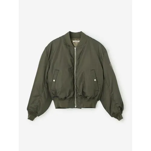 中川大志が着用しているAURALEEのジャケット全般