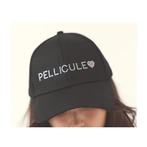 MINAMIが着用しているPELLICULEのキャップ