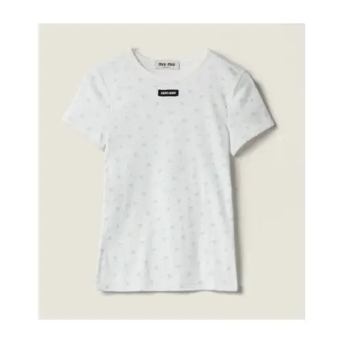 中町綾が着用しているMIU MIUのTシャツ