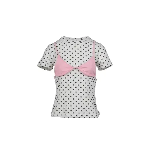 中町綾が着用しているSANDY LIANGのTシャツ