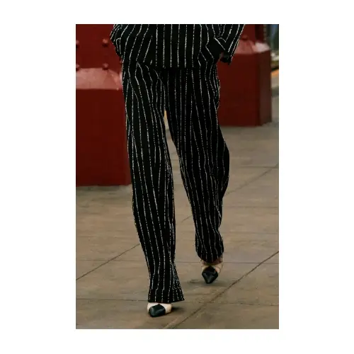 ジェニーが着用しているCHANELのパンツ（ロング）